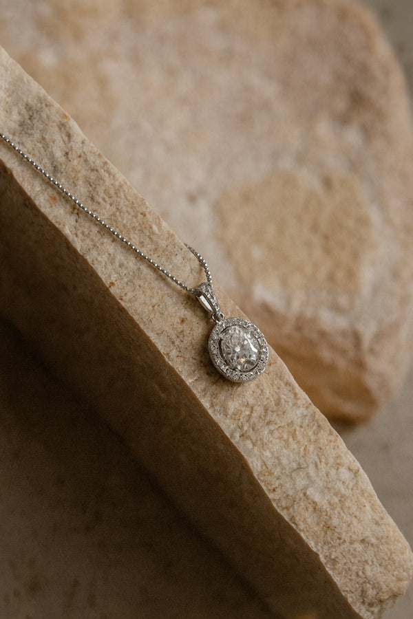 Collar con colgante estilo diamante